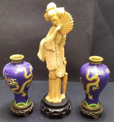 Figura e par de jarras