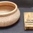 Cachepot e instrumento musical