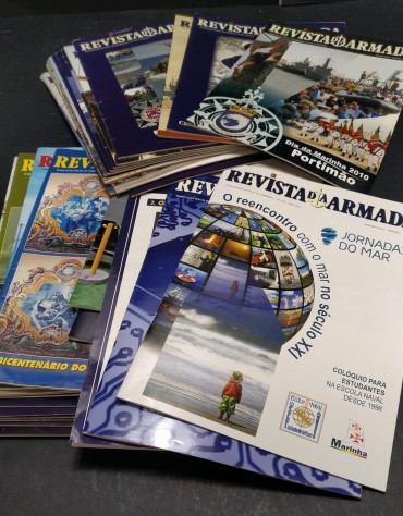 TRINTA E TRÊS REVISTAS DA  ARMADA