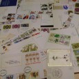 Envelopes com selos circulados