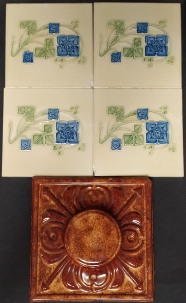 Cinco azulejos diversos