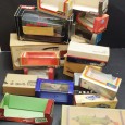 Lote de caixas de brinquedo