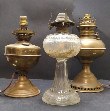 Três bases de candeeiro