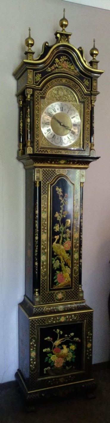 Relógio de caixa alta