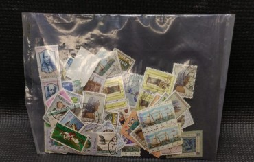 Lote de selos diversos; Lote de selos de Angola - República Portuguesa e Profissões e personagens do séc. XIX