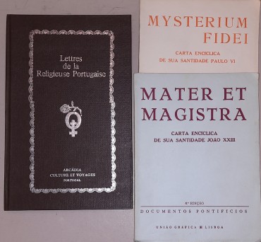 Três (3) Livros com Documentos Pontifícios