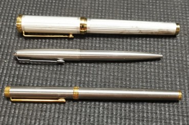 Esferográfica e duas canetas 