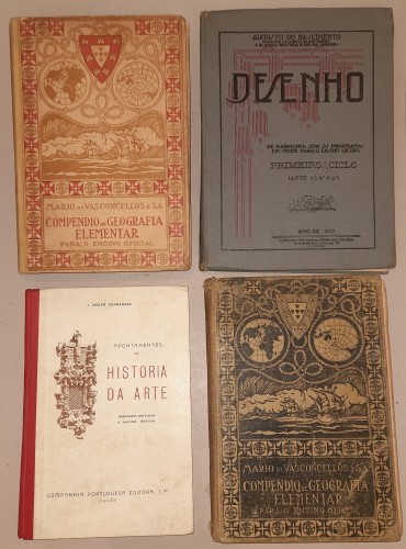 Quatro (4) Livros Antigos de Estudo “Historia, Geografia e Desenho”