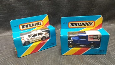 Dois carrinhos Matchbox