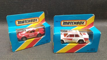 Dois carrinhos Matchbox
