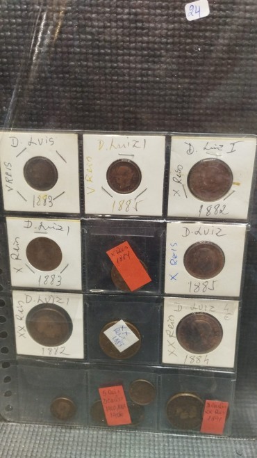 Quinze moedas D. LuisV Reis, X Reis e XX Reis, inclui X Reis 1885 (MBC); D. Carlos 5 Reis (1900, 1901, 1906 MBC); D. Manuel 5 Reis 1910