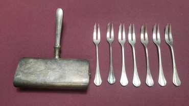 Apanha migalhas e sete garfos de aperitivo