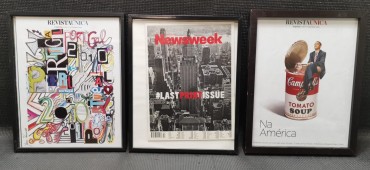 Três capas de revista emolduradas