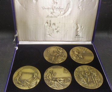Cinco medalhas «Quadros Célebres de Medicina»