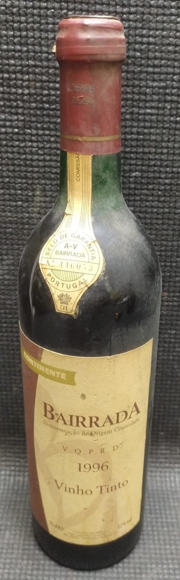 Vinho tinto bairrada 