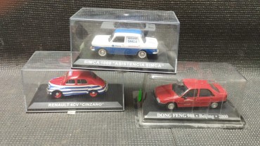 Três carros miniatura publicitários