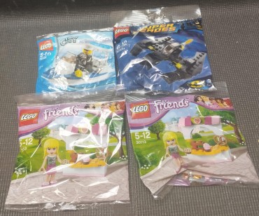 Quatro sacos de LEGO 