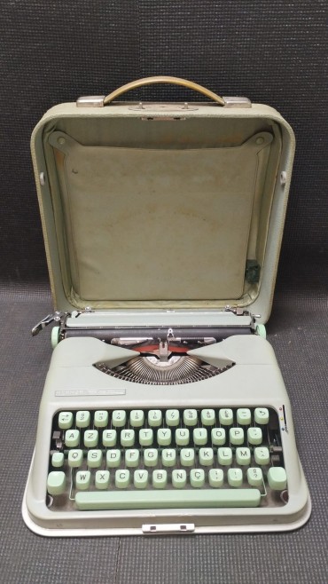 Máquina de escrever HERMES BABY