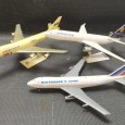 Três aviões de diversas companhias aéreas