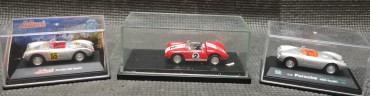 Três carros miniatura 