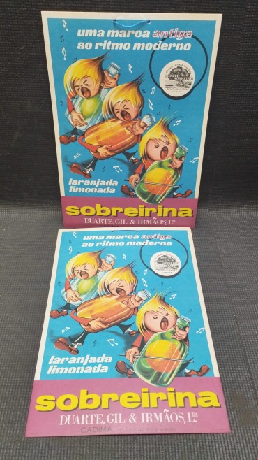 Dois cartazes com publicidade da Laranjada Sobreirinha
