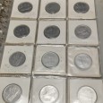 Album com 103 moedas da Rússia, Itália, Malta e outros 