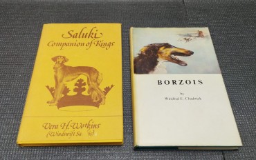 Dois livros sobre galgos 