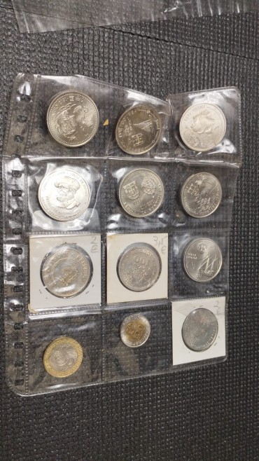 12 moedas comemorativas sendo 8 de 200$ e 4 e 100$ (inclui ONU, FAO, CHINA, INDIA, FLORIDA)
