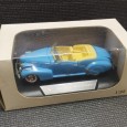 Miniatura Cadillac séries 62 Sedan na caixa original ainda fechada escala 1:32