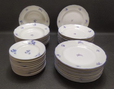 Dez pratos de sopa, dez pratos de sobremesa, vinte pratos rasos