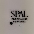 Trinta e seis pratos de formatos diferentes