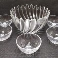 Taça de grandes dimensões e cinco taças