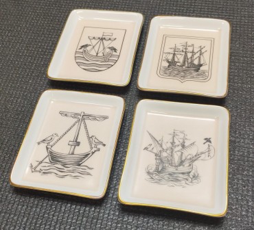 Quatro cinzeiros de mesa «Edição Especial Comemorativa da Exposição Mundial de Lisboa 1998»