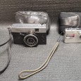 Duas máquinas fotográficas com estojo 