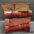 Quatro caixas «livro»