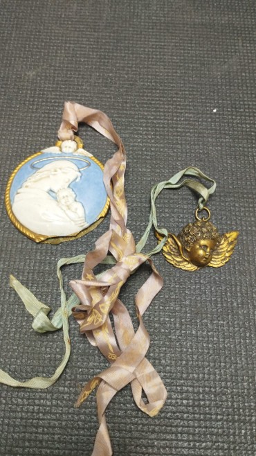 Medalhão e pendente