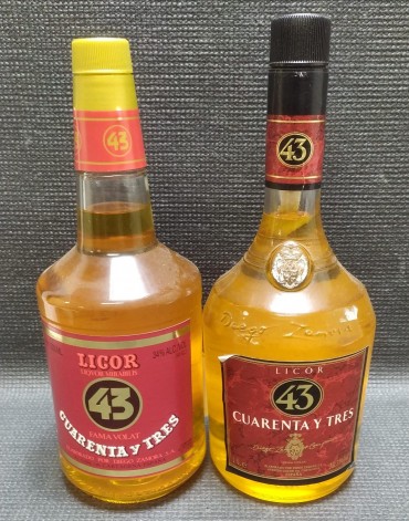 Duas garrafas de licor 43 Cuarenta y tres