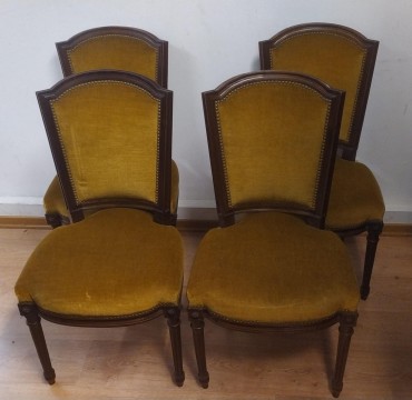 Quatro cadeiras