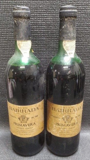 Duas garrafas de vinho tinto Bairrada Primavera 1980