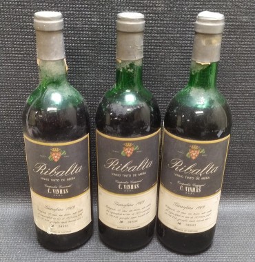 Três garrafas de vinho tinto Ribalta 