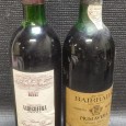 Duas garrafas de vinho tinto