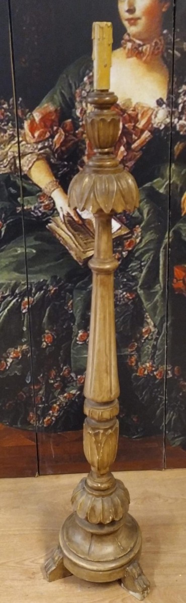 Tocheiro de pé alto
