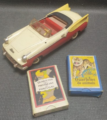 Carro e dois jogos de cartas Majora 