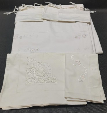 Conjunto de 3 lençóis e almofadas