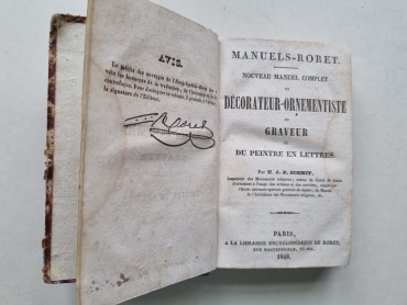 DÉCORATEUR – ORNEMENTISTE GRAVEUR ET PEINTRE EN LETTRES