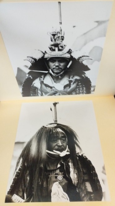 Álbum com dezenas de fotografias sobre festividade no japão