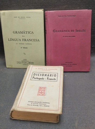Dicionário e duas gramáticas escolares 