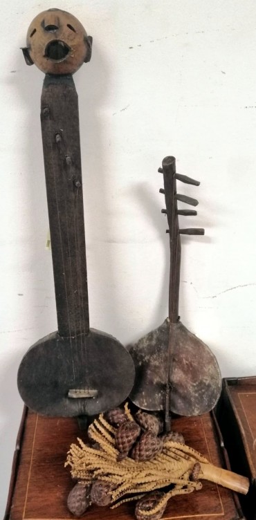 Três instrumentos musicais