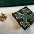 Bivaque e dois emblemas da Legião Portuguesa