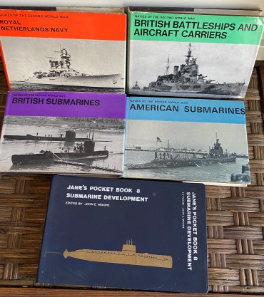 Cinco livros diversos sobre Submarinos 